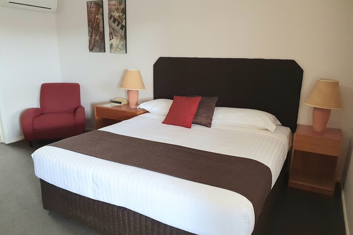 Room 4 of 68