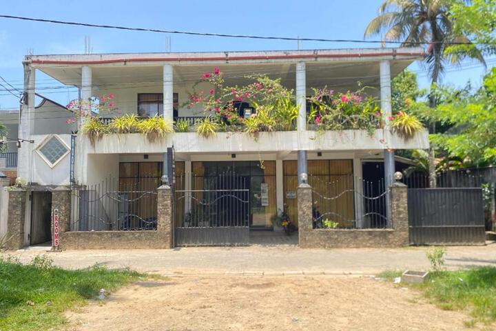 Hotel Exterior 4 of 23