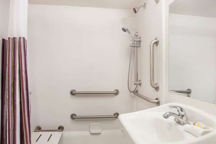 2 Double Beds (4 of 8)