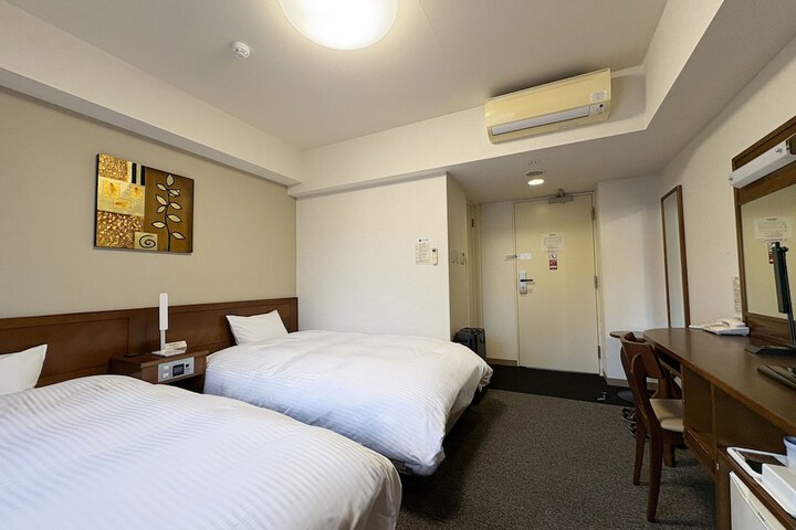 Room 5 of 28