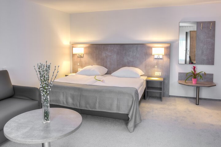Room 6 of 42