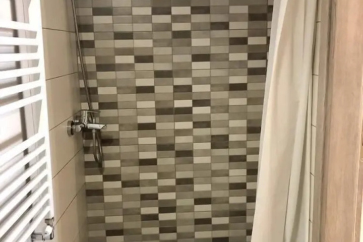 Room 12 of 16