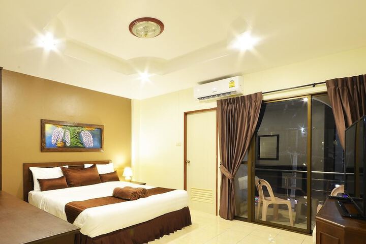 Room 7 of 11