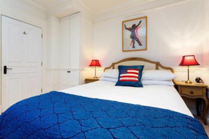 Room 18 of 22