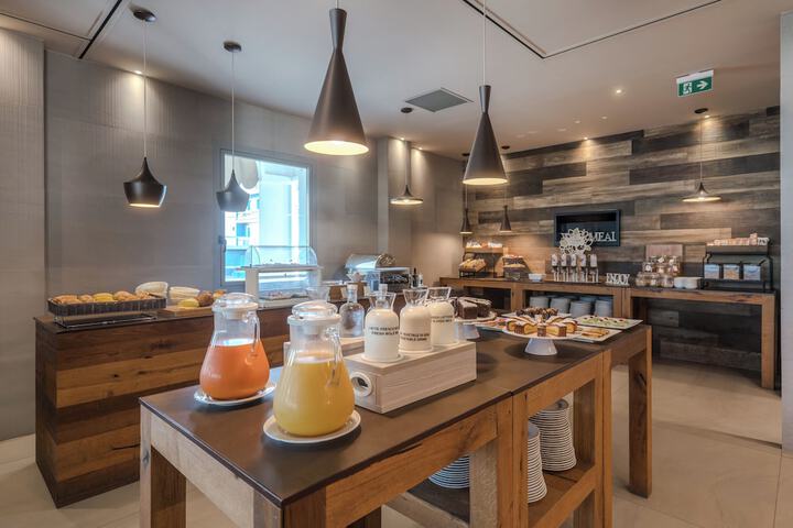 Breakfast/Coffee Service 38 of 50