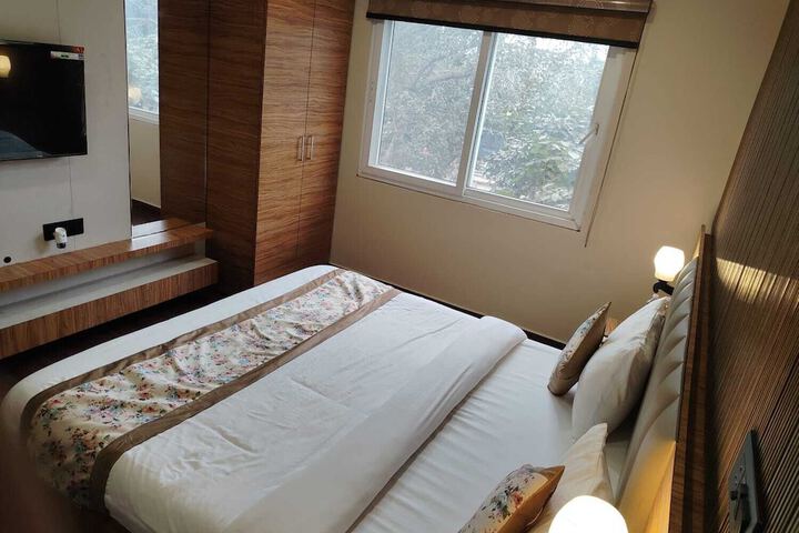 Room 2 of 28