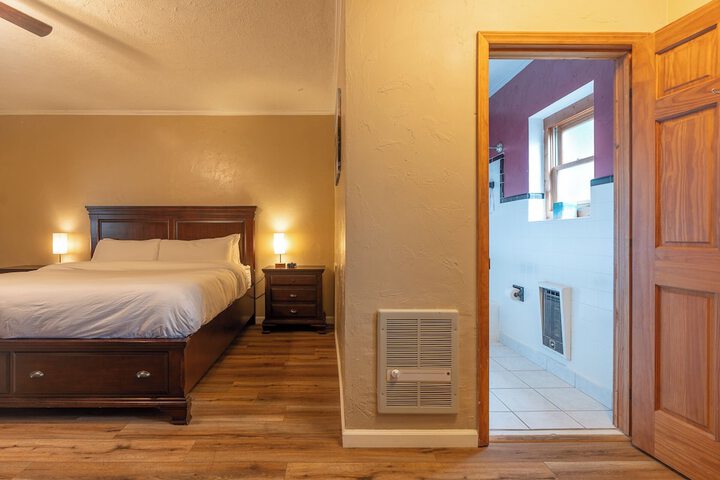 Room 33 of 100