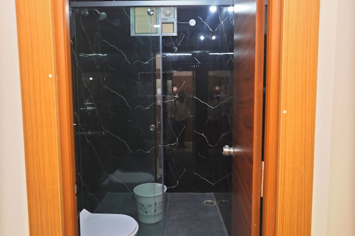 Room 8 of 12