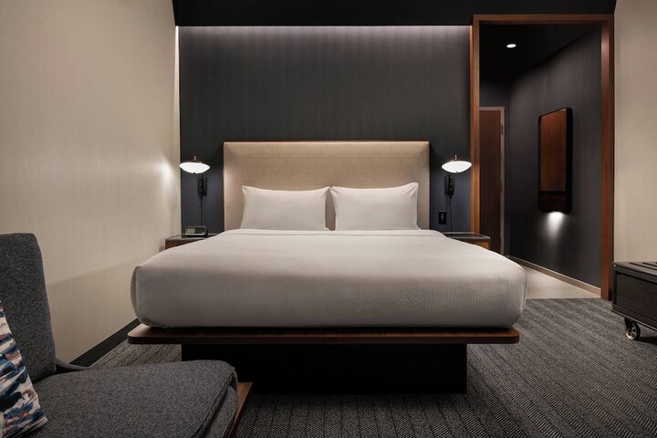 Room 10 of 42