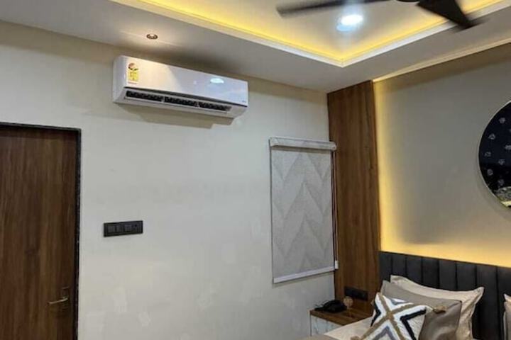 Room 9 of 96