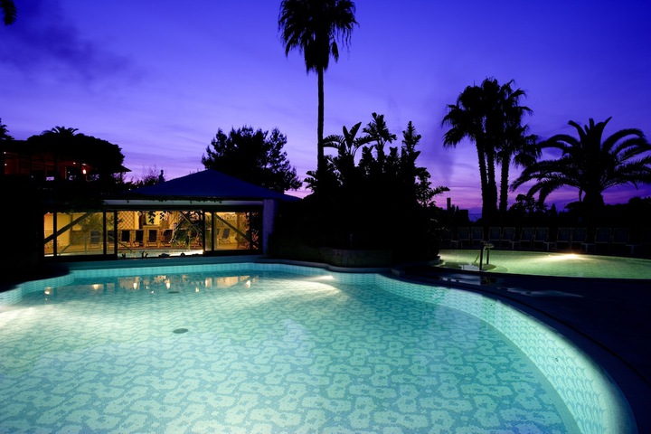 Hotel with Pool