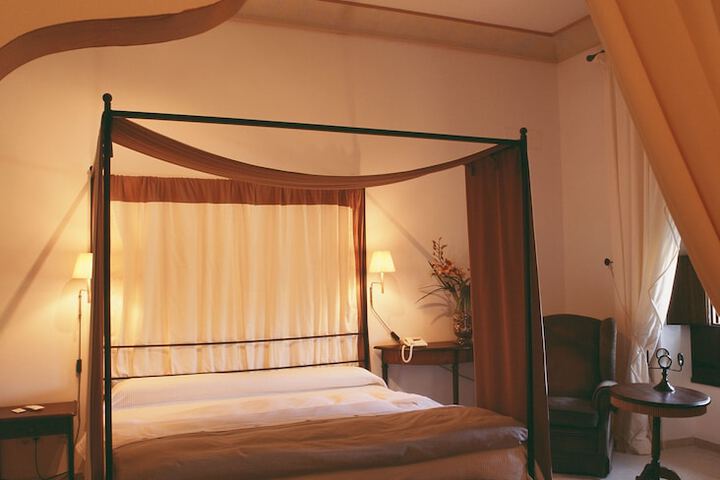 Room 21 of 43