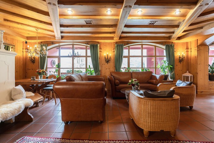 Entrance & Lobby