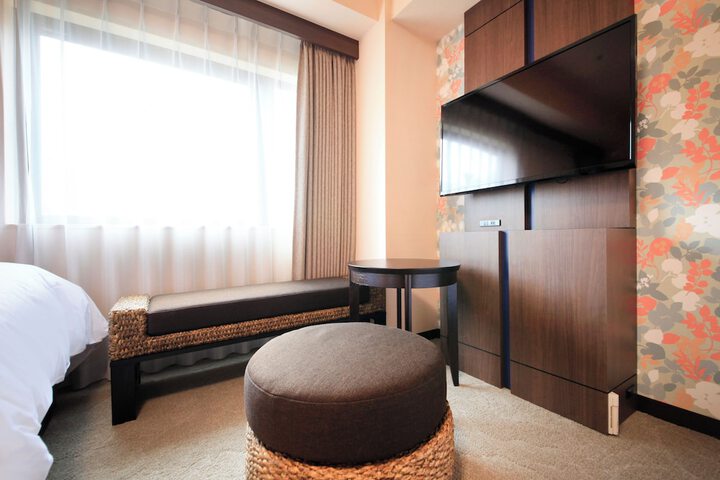 Room 28 of 43