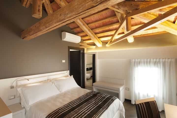 Room 6 of 34