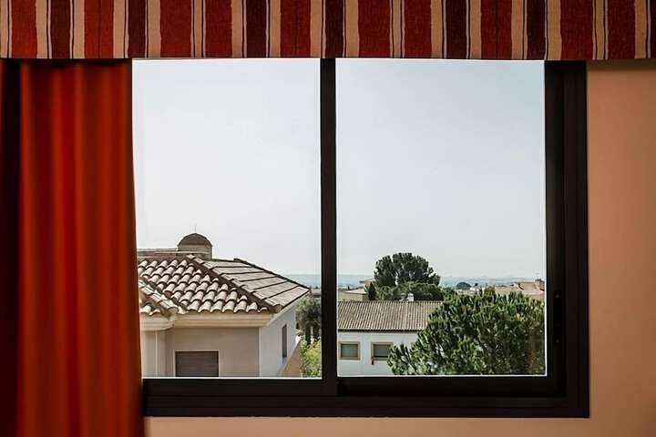 Room 4 of 33