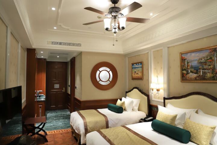 Room 40 of 111