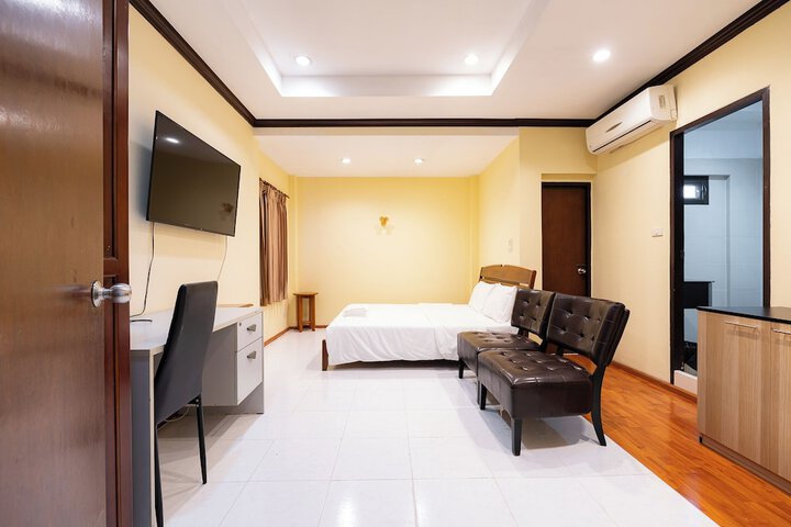 Room 16 of 153