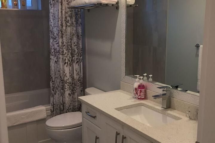 Room 12 of 16