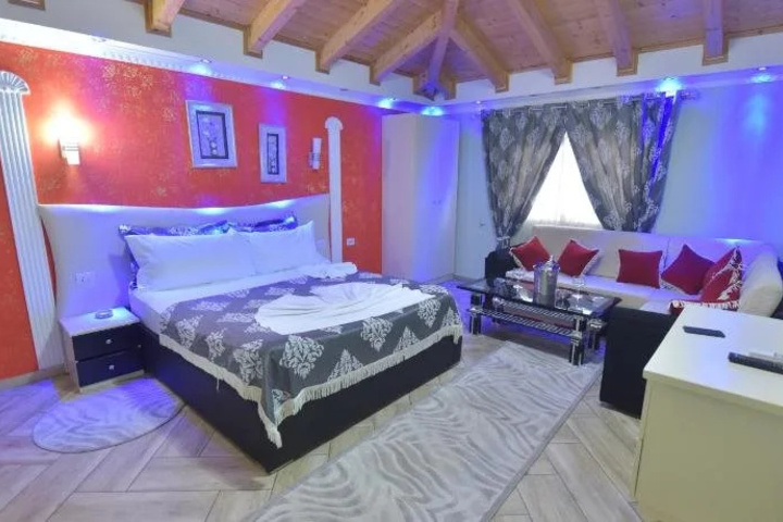 Room 4 of 19