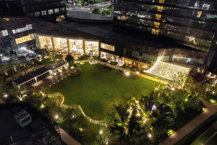 Hotel Exterior 215 of 251