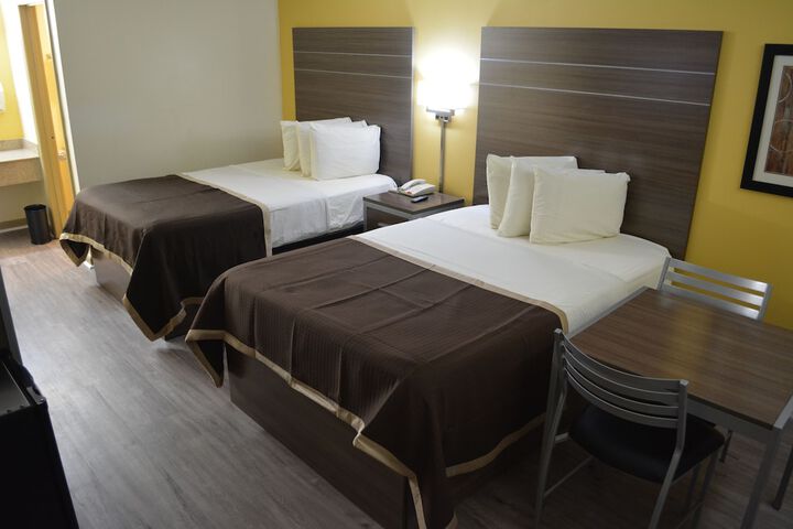 2 Double Beds (7 of 9)