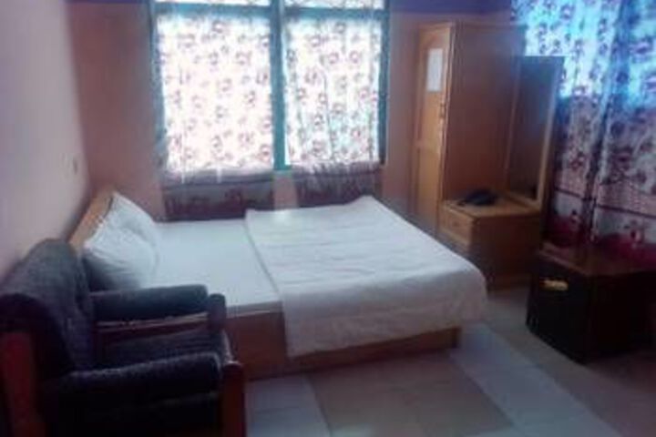 Room 9 of 13
