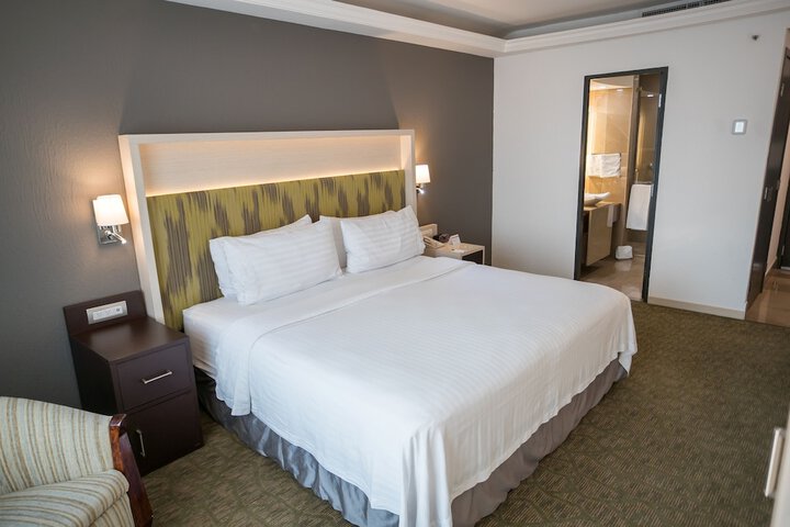 Room 9 of 118