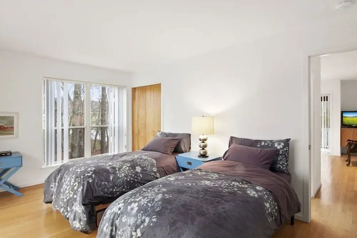 Room 5 of 18