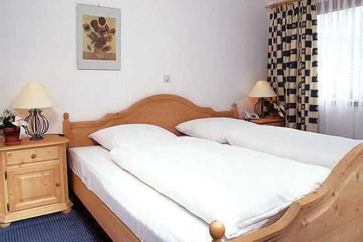 Room 3 of 28