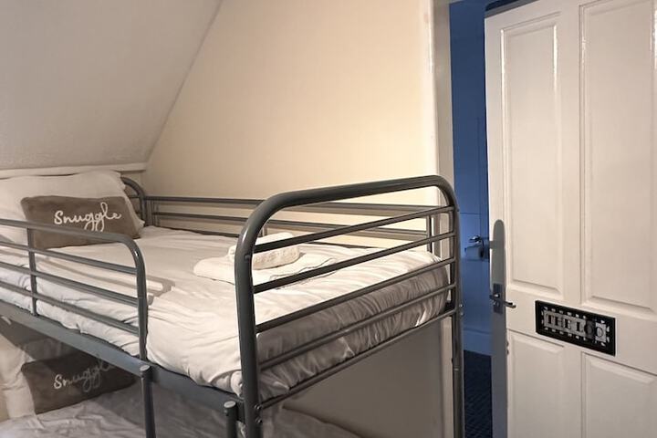 Room 7 of 37