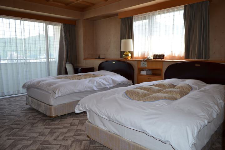 Room 5 of 27