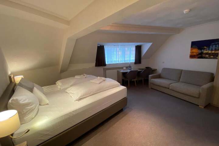 Room 8 of 44