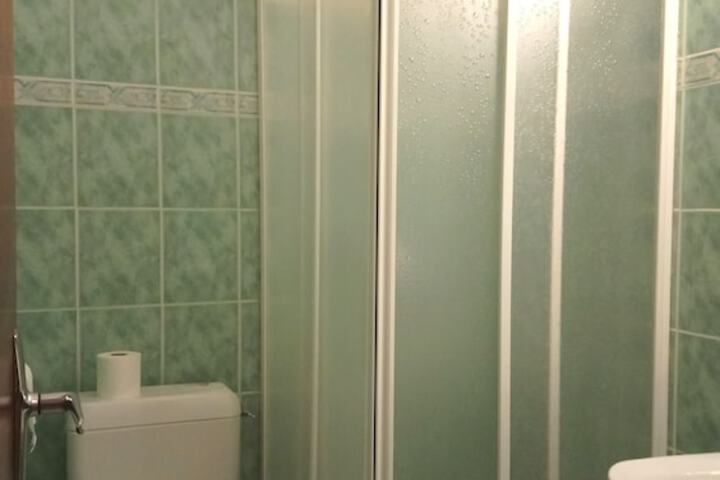 Room 6 of 6