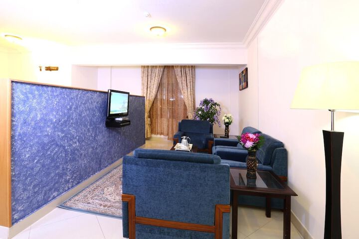 Room 16 of 38