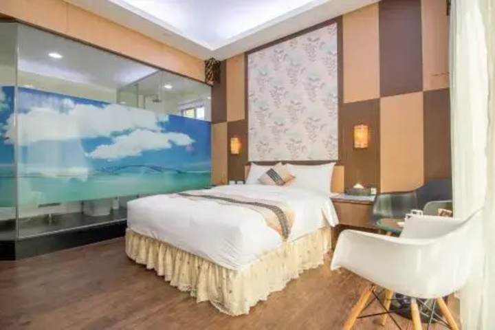 Room 4 of 9
