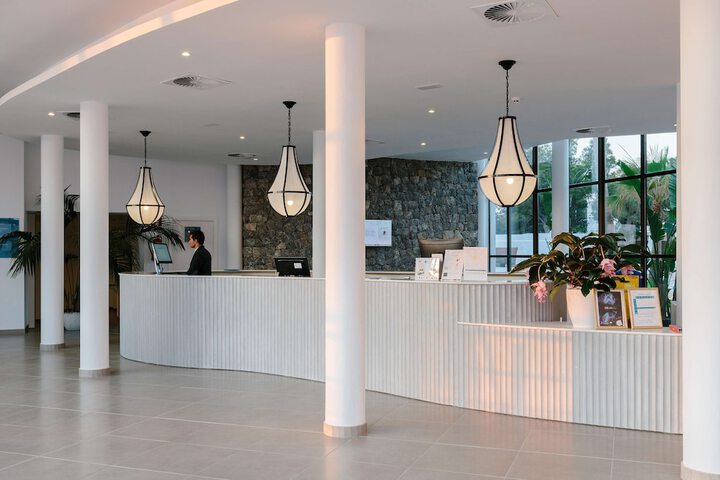Entrance & Lobby