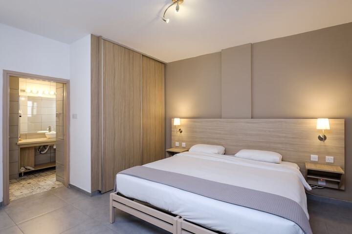 Room 10 of 49