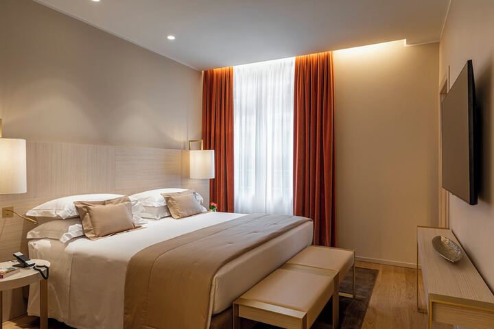 Room 52 of 156