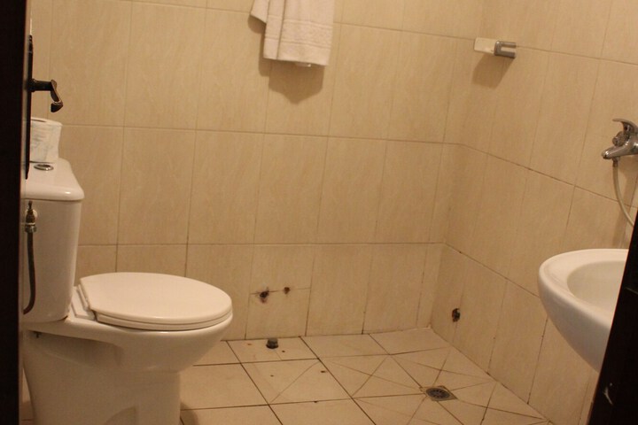 Room 32 of 43