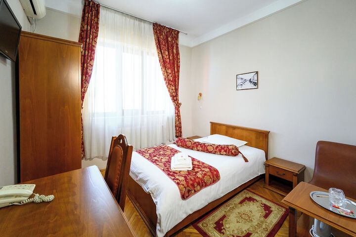 Room 13 of 34
