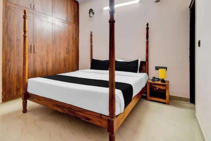 Room 8 of 17