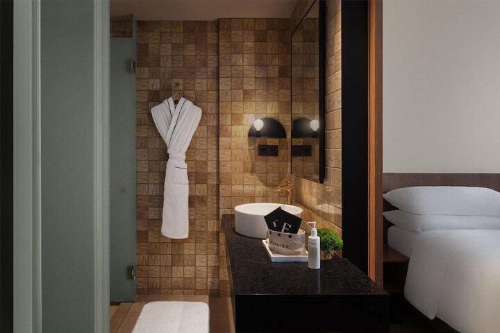 Room 43 of 57