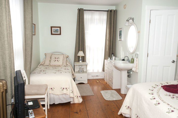Room 10 of 22