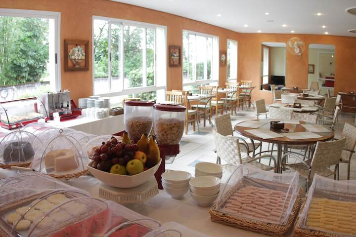 Breakfast/Coffee Service 20 of 40