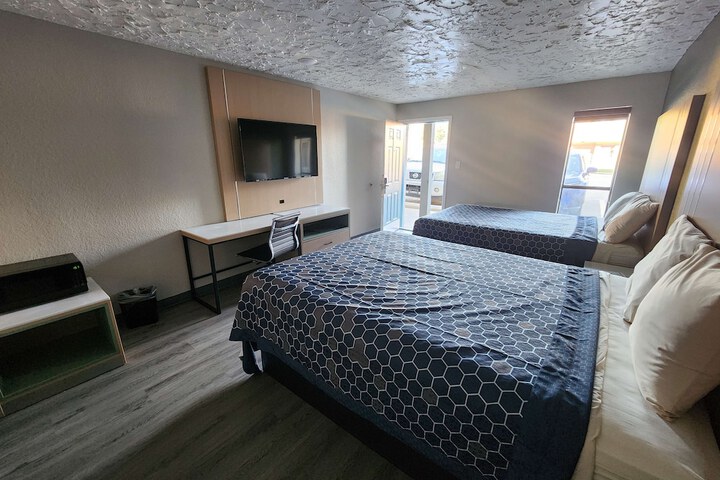 2 Queen Beds (3 of 7)