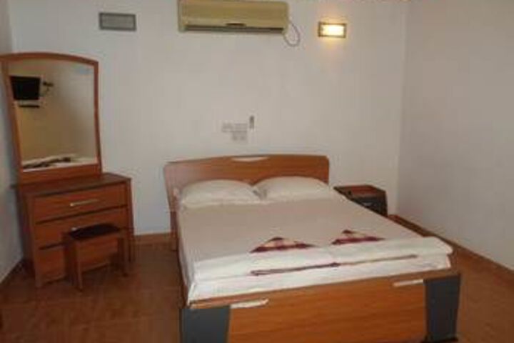 Room 10 of 29