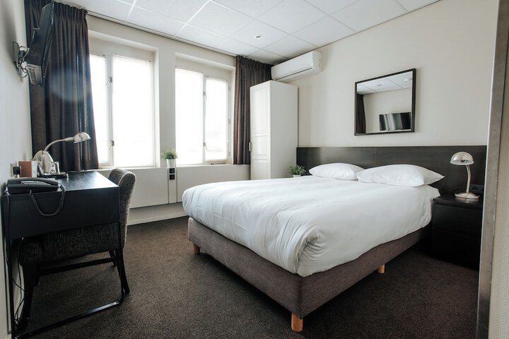 Room 28 of 67