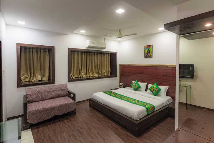 Room 15 of 28