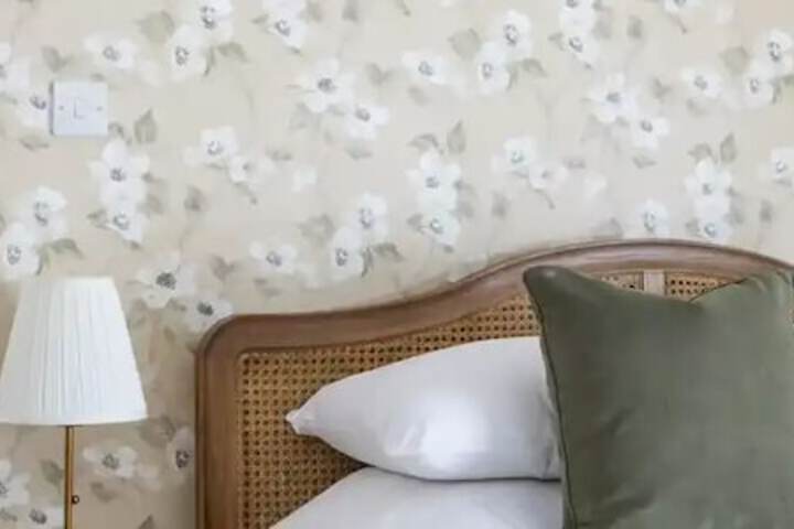 Room 12 of 32